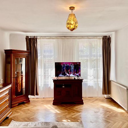 Old Town City Center Apartments Brasov Bagian luar foto