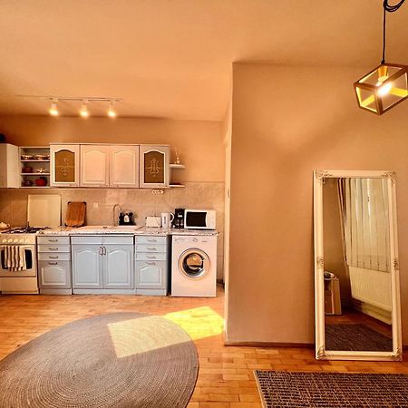 Old Town City Center Apartments Brasov Bagian luar foto