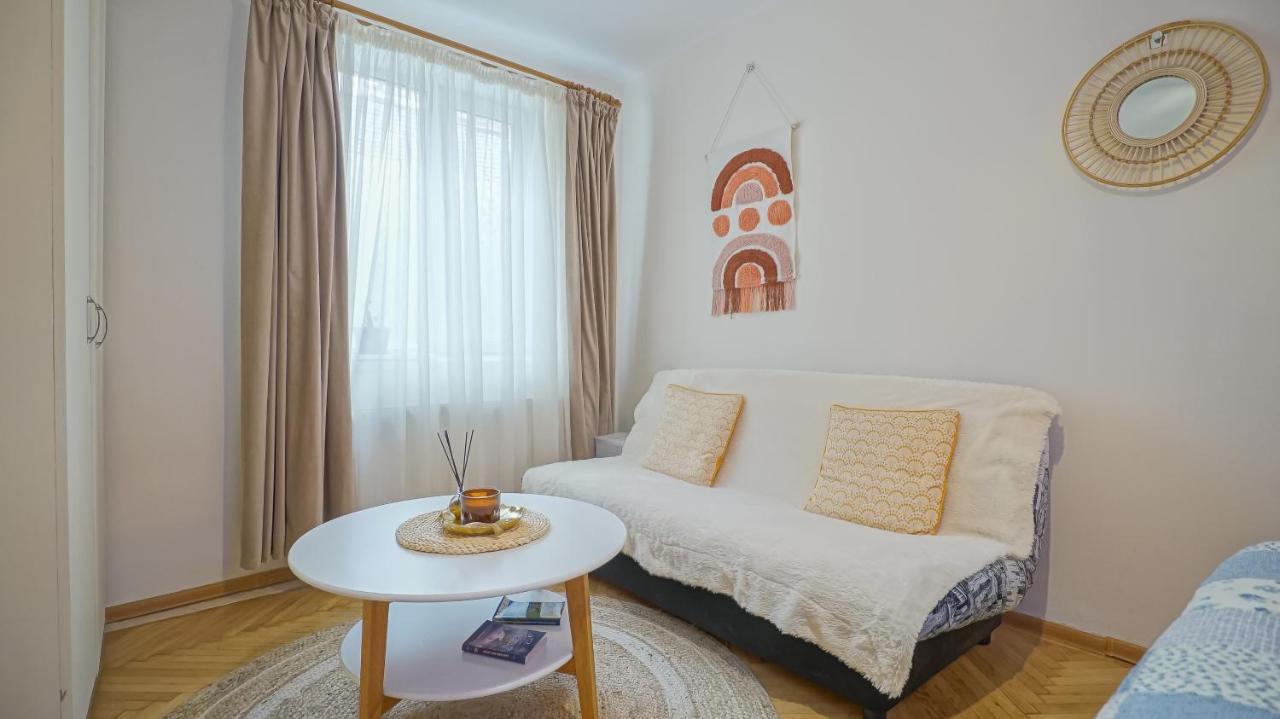 Old Town City Center Apartments Brasov Bagian luar foto