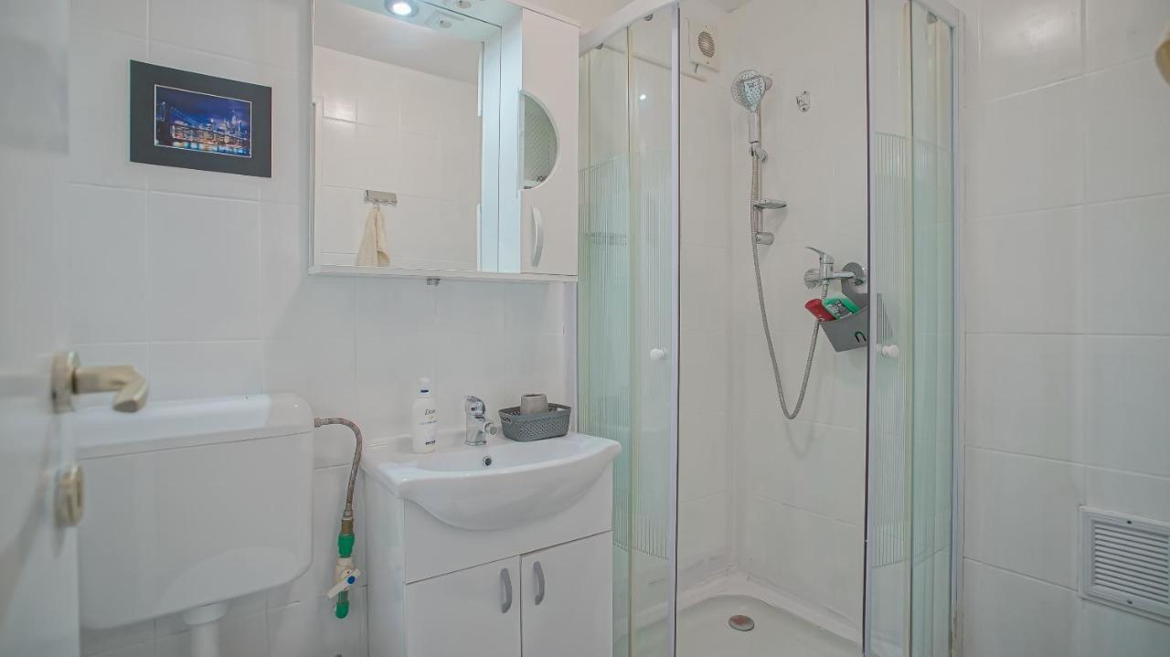 Old Town City Center Apartments Brasov Bagian luar foto