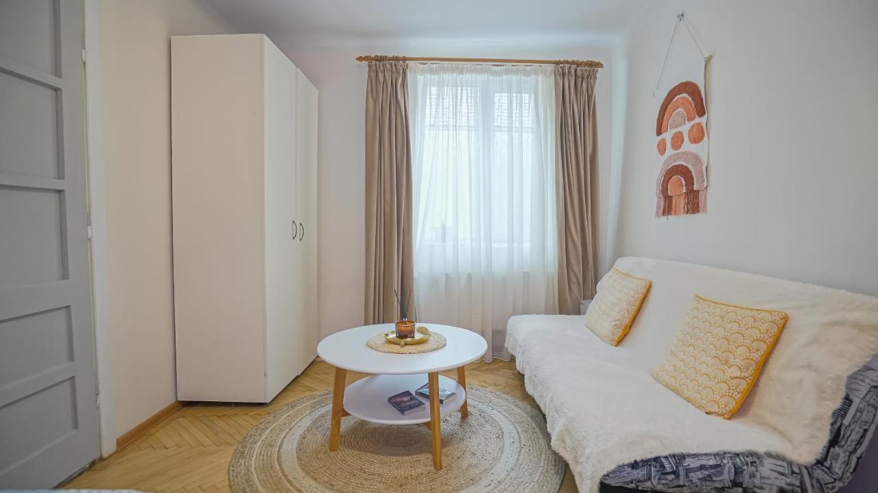 Old Town City Center Apartments Brasov Bagian luar foto