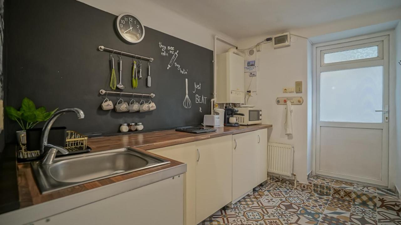Old Town City Center Apartments Brasov Bagian luar foto