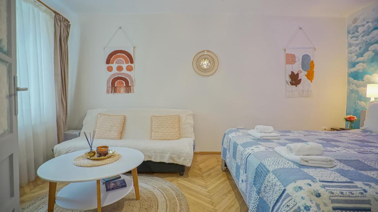 Old Town City Center Apartments Brasov Bagian luar foto