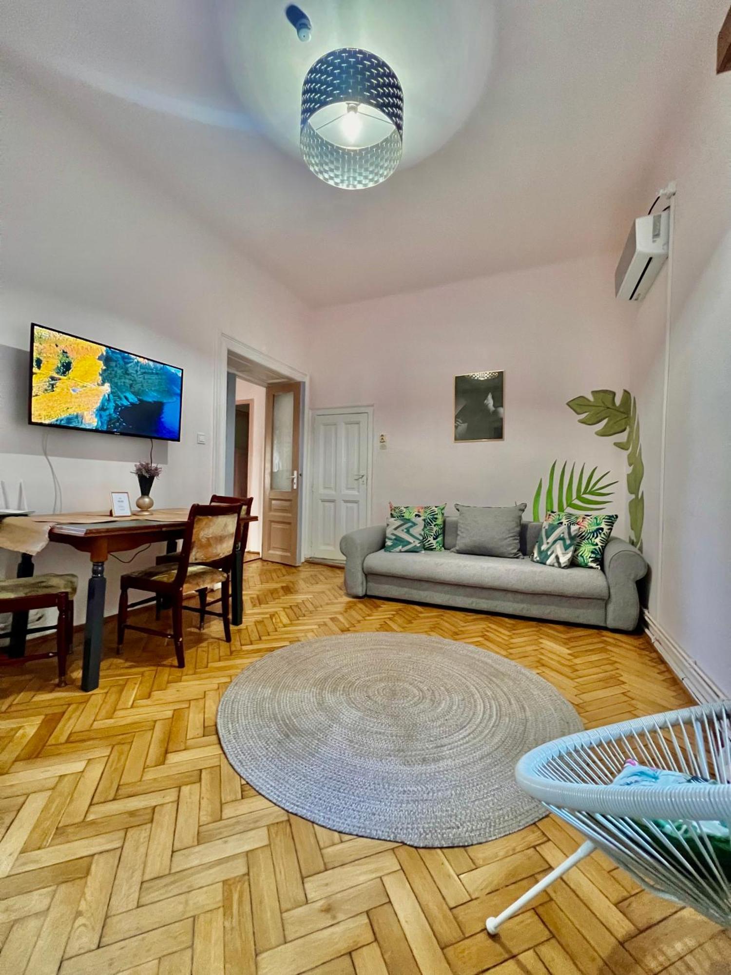Old Town City Center Apartments Brasov Bagian luar foto