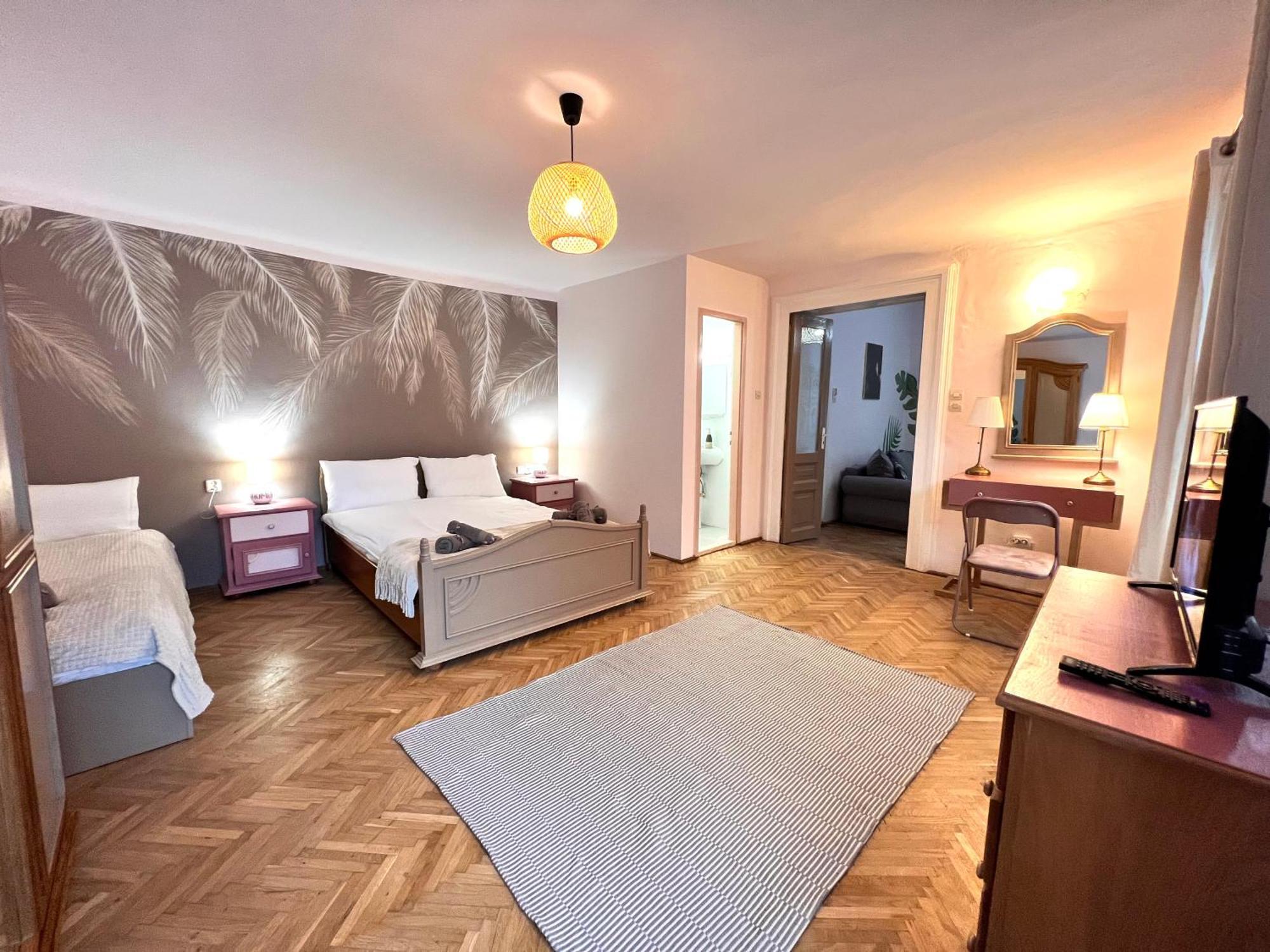 Old Town City Center Apartments Brasov Bagian luar foto