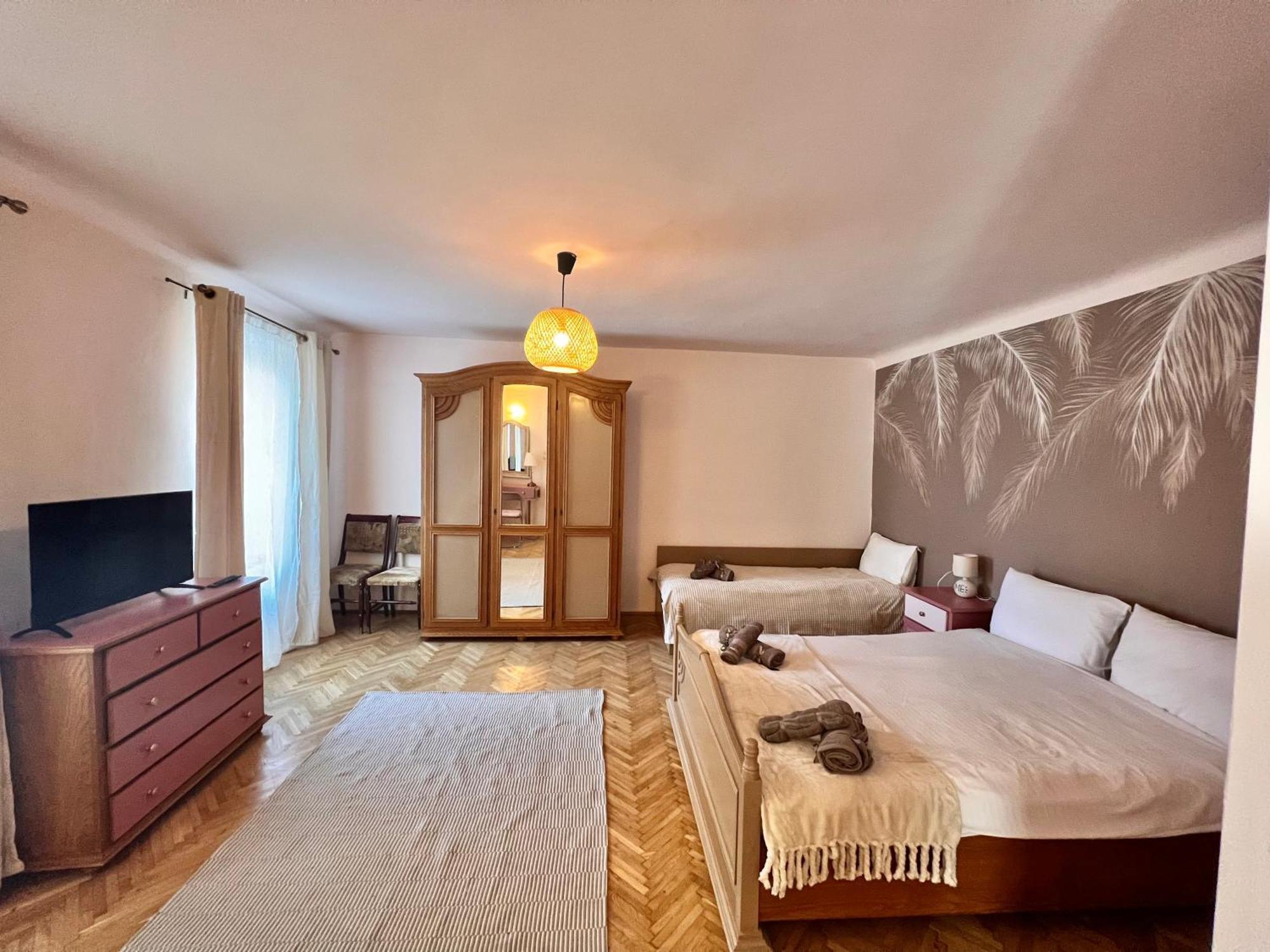 Old Town City Center Apartments Brasov Bagian luar foto