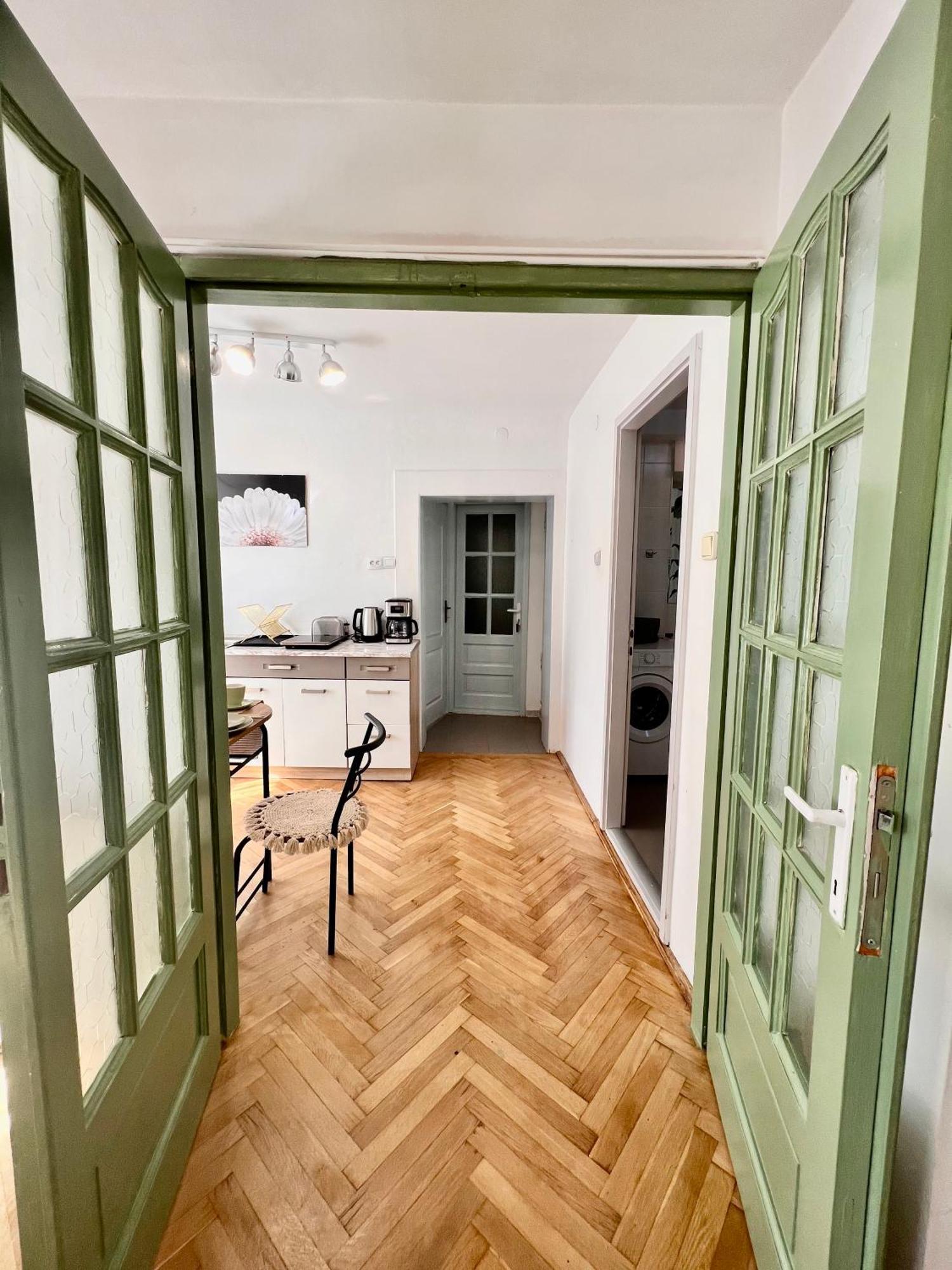 Old Town City Center Apartments Brasov Bagian luar foto