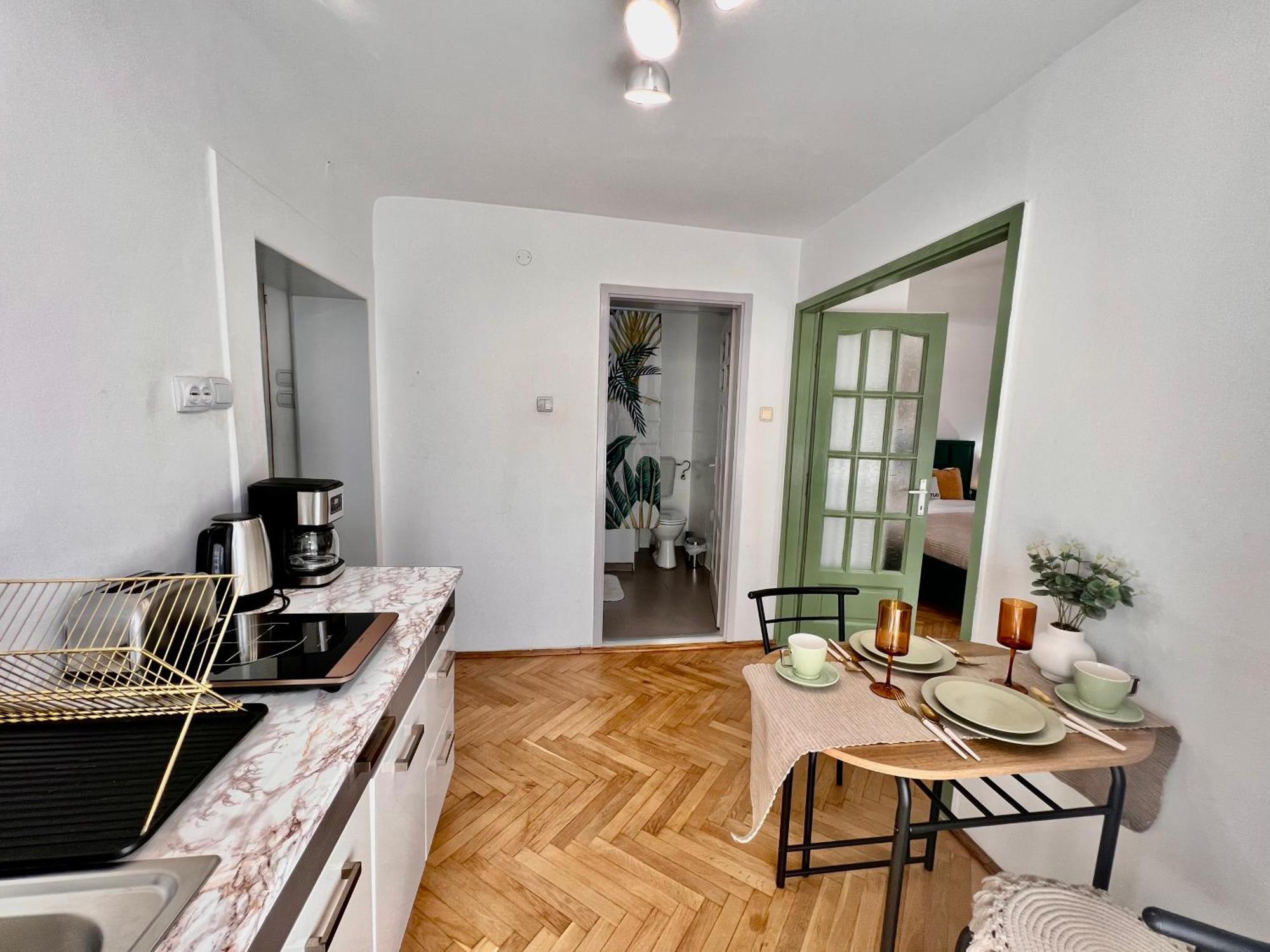 Old Town City Center Apartments Brasov Bagian luar foto