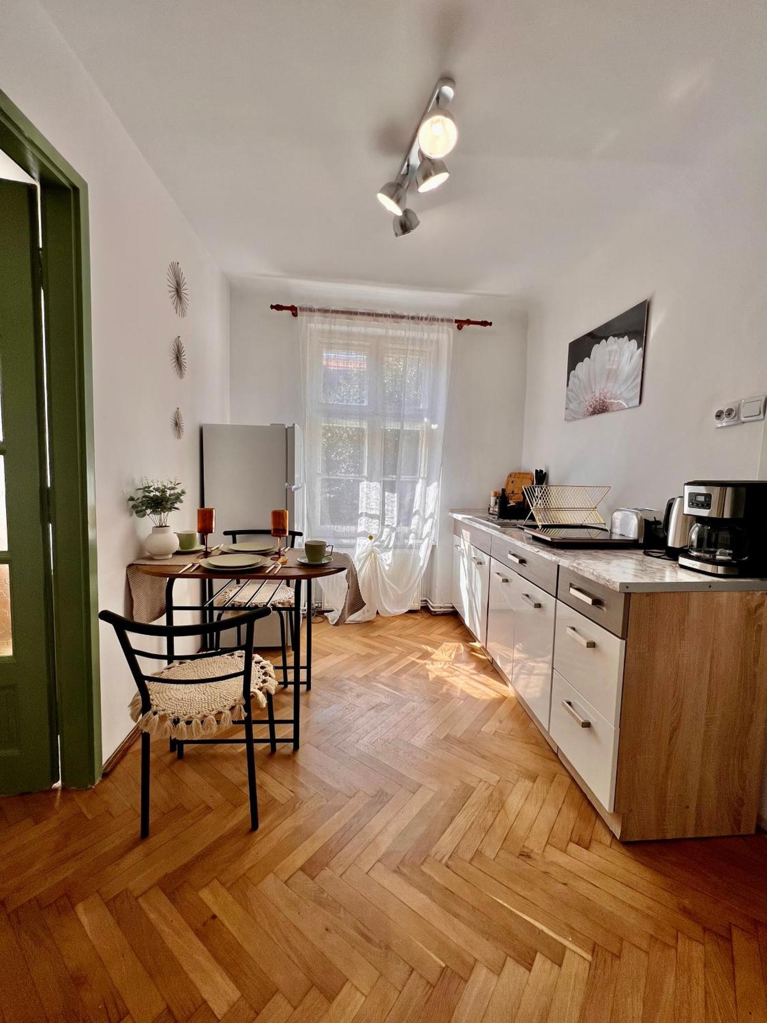 Old Town City Center Apartments Brasov Bagian luar foto
