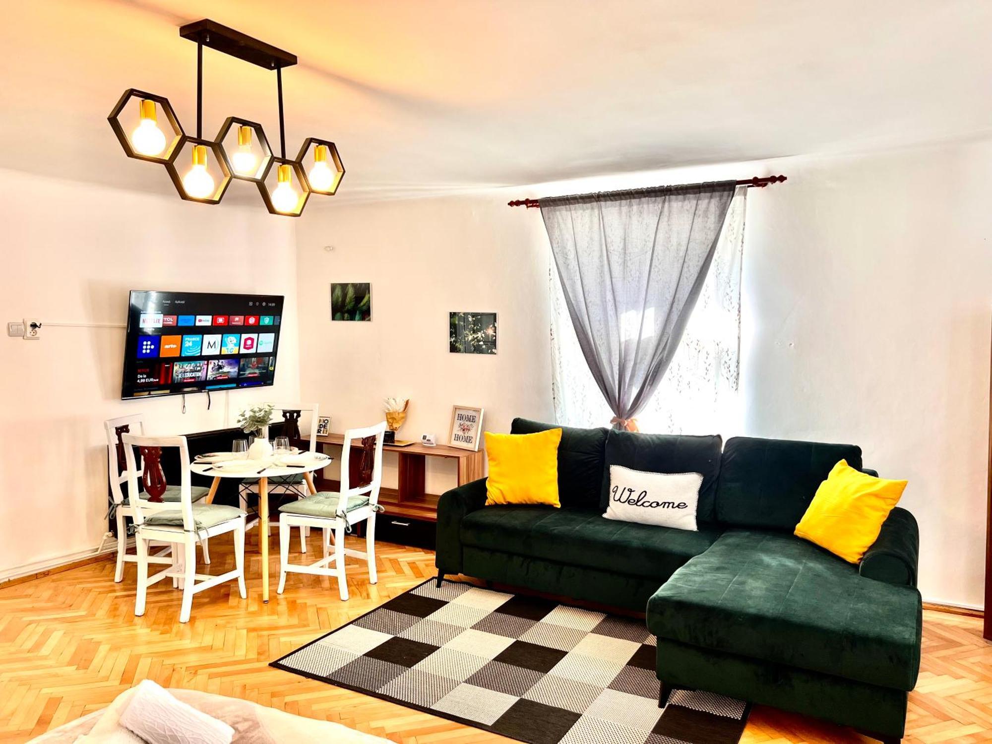 Old Town City Center Apartments Brasov Bagian luar foto
