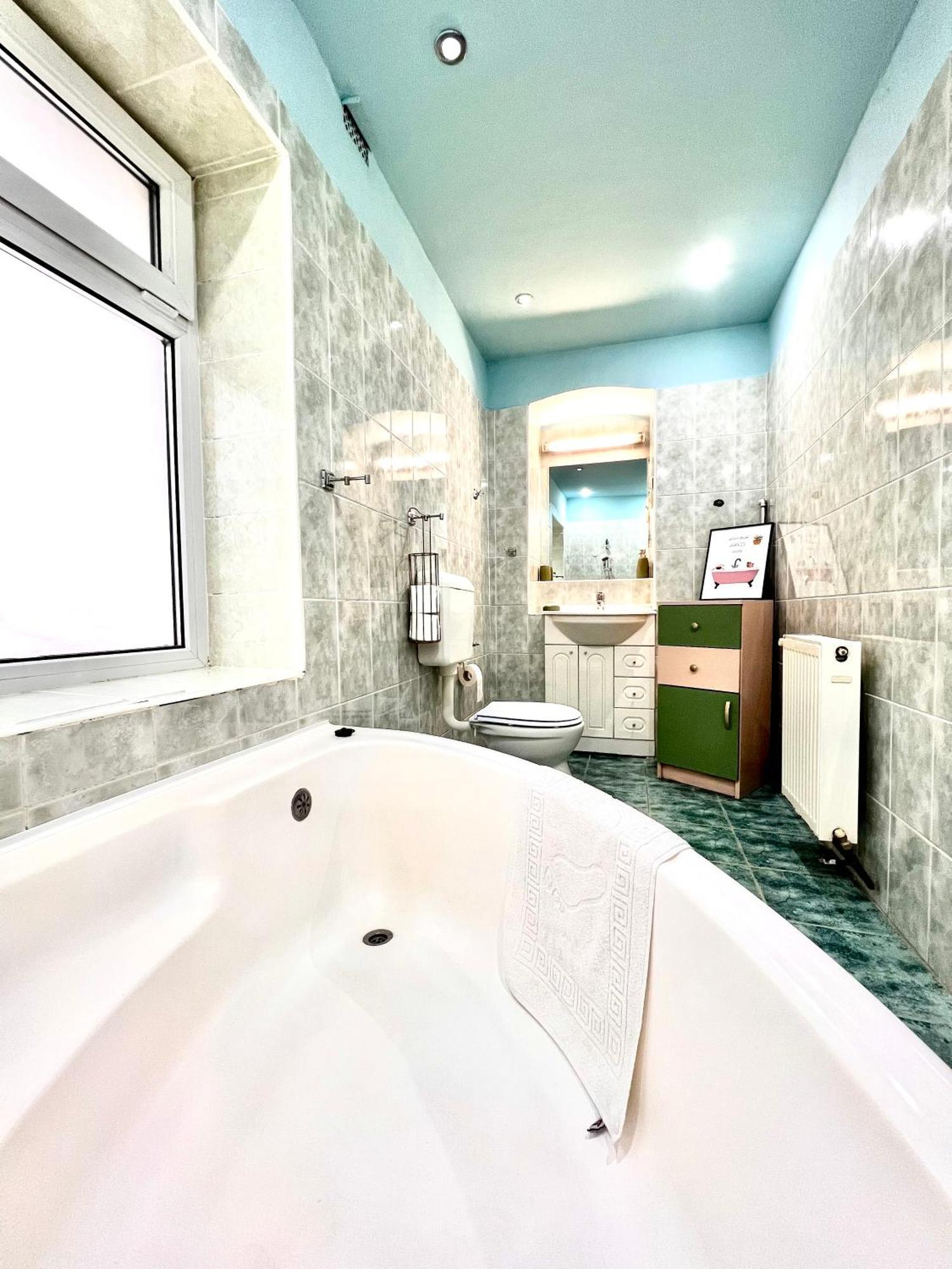 Old Town City Center Apartments Brasov Bagian luar foto