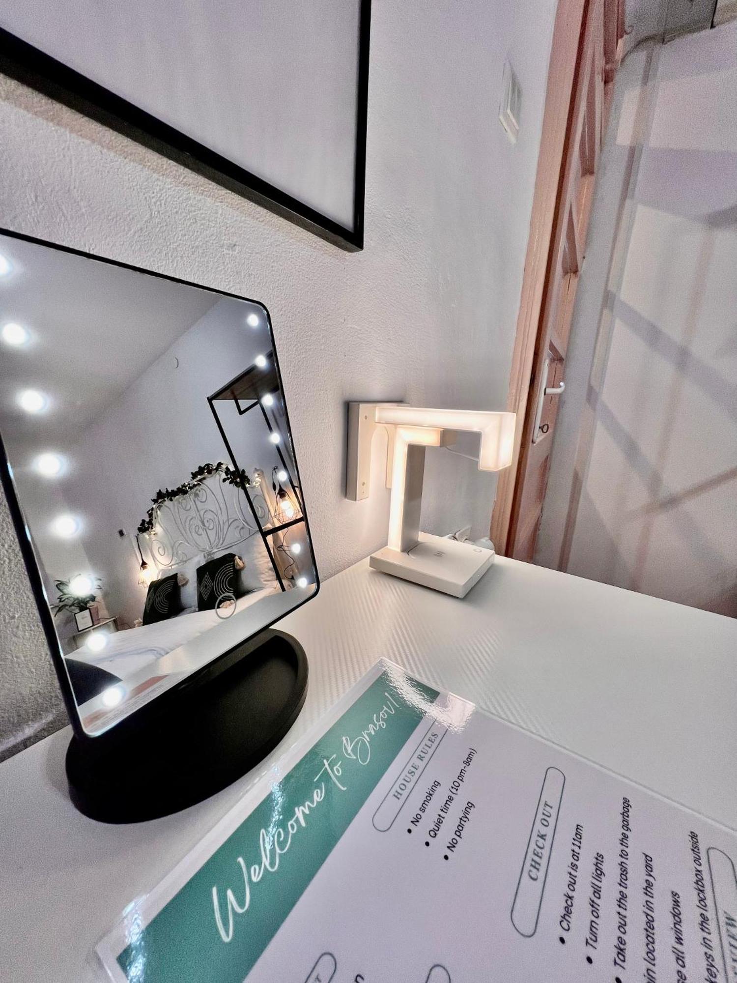 Old Town City Center Apartments Brasov Bagian luar foto