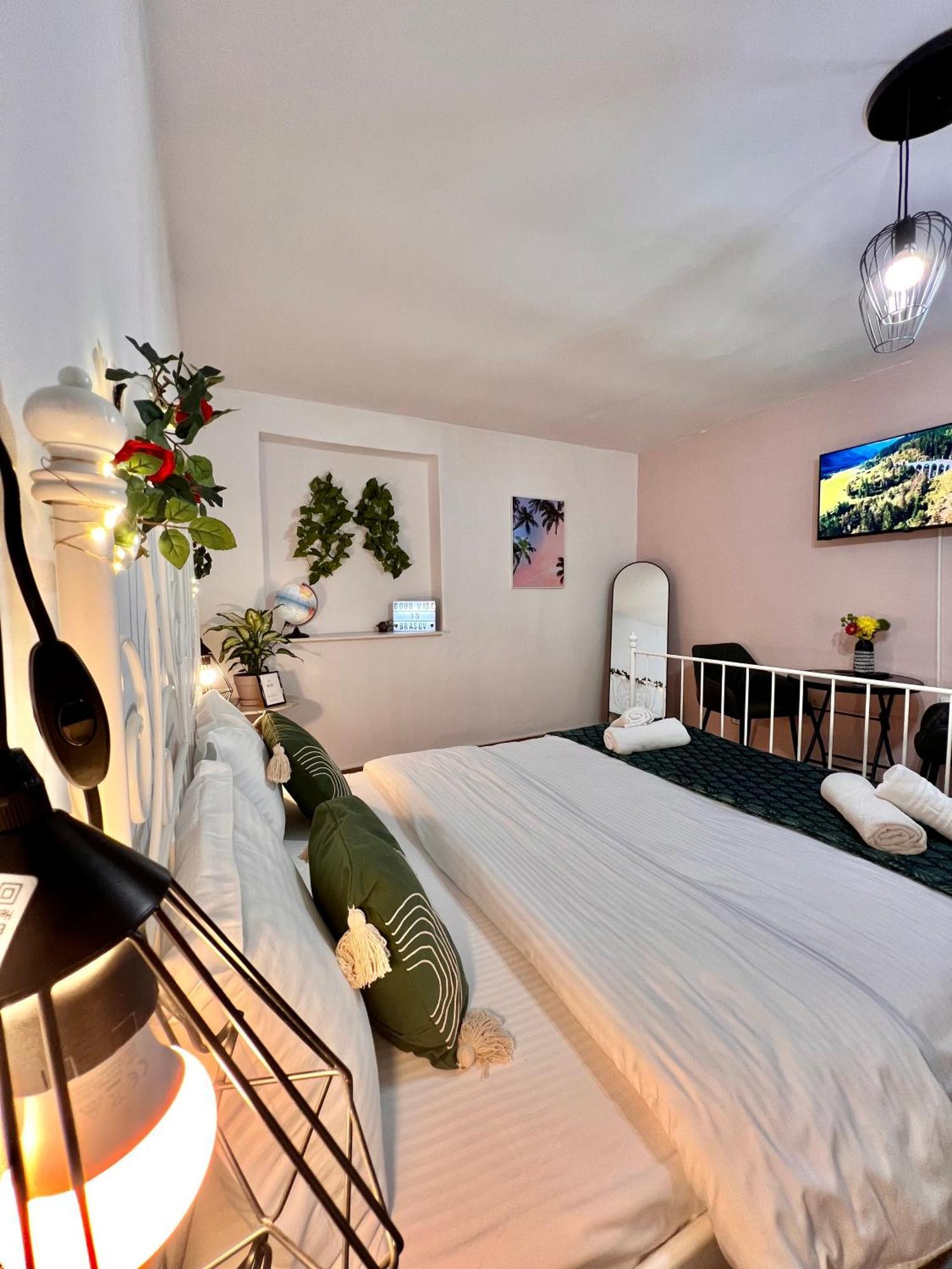 Old Town City Center Apartments Brasov Bagian luar foto