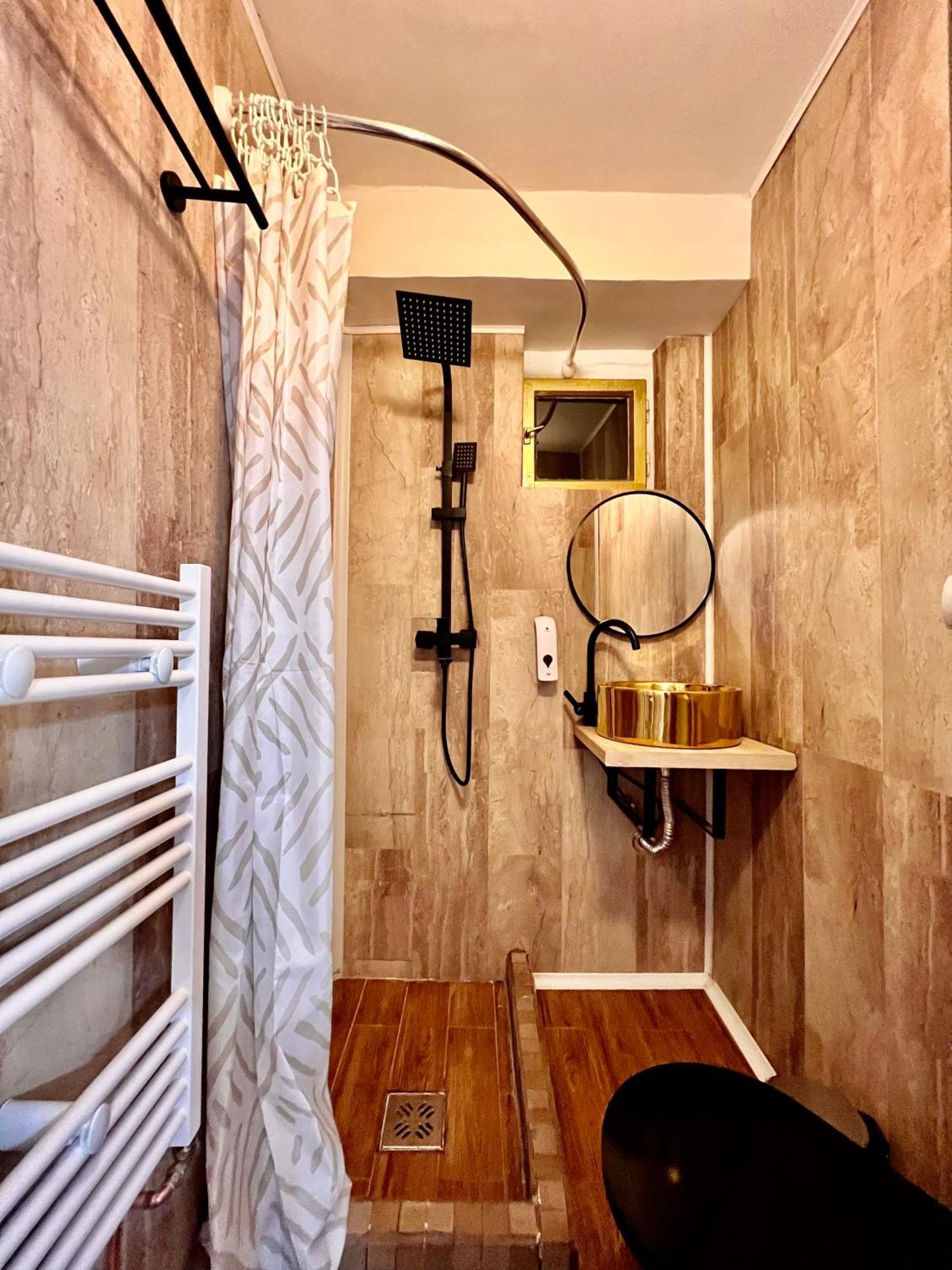 Old Town City Center Apartments Brasov Bagian luar foto